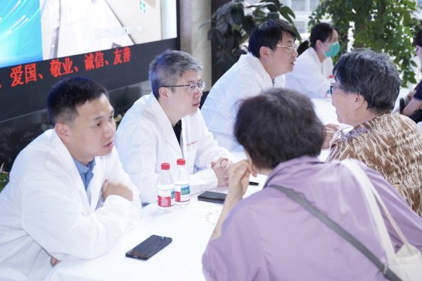 财富e99 社区也有三甲医院外科专家做手术！“医疗天团”直通居民家门口