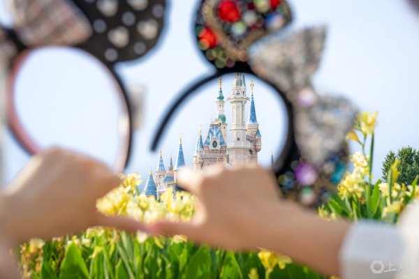 九融配资端 场面 | 上海旅游节推限时半价，迪士尼“达菲月”开启中秋浪漫游